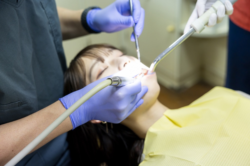 口の中に潜む細菌が引き起こす「むし歯」