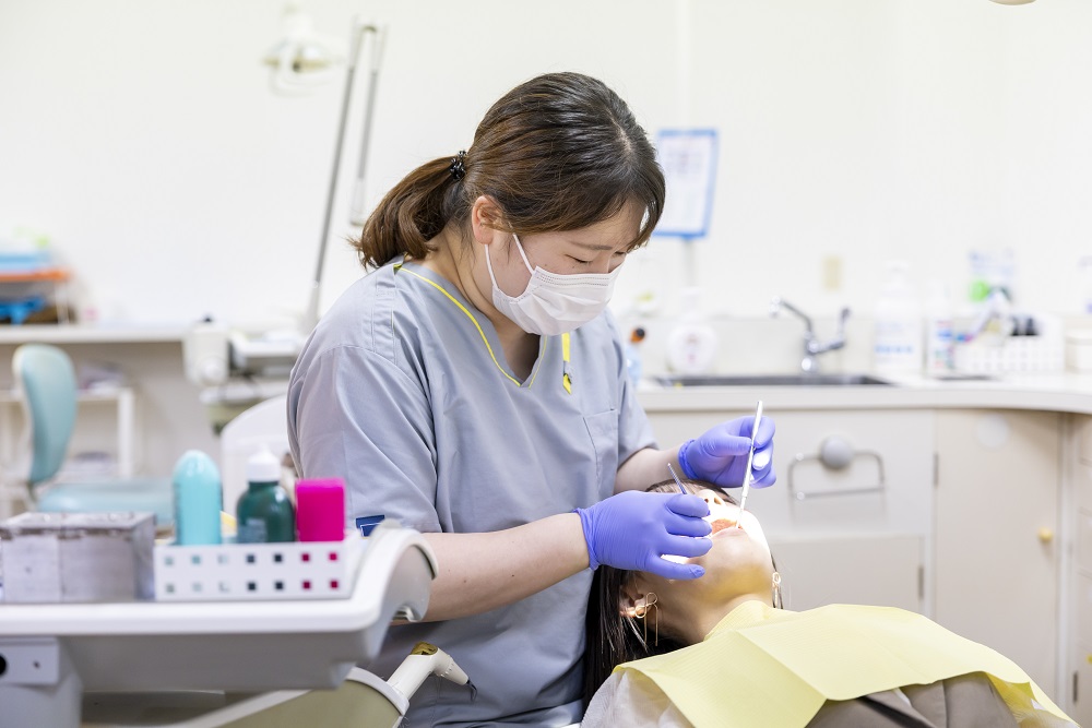 失われた歯の機能と形を取り戻す精密な修復治療