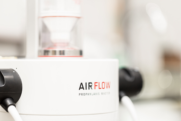 口の中に潜む細菌が引き起こす「むし歯」